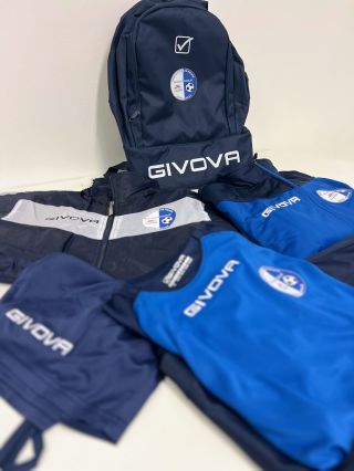 Jedna z mnoha dalších klubových objednávek je připravena! ⚽ Tentokrát pro @skpmladaboleslav – sada oblečení laděná do...